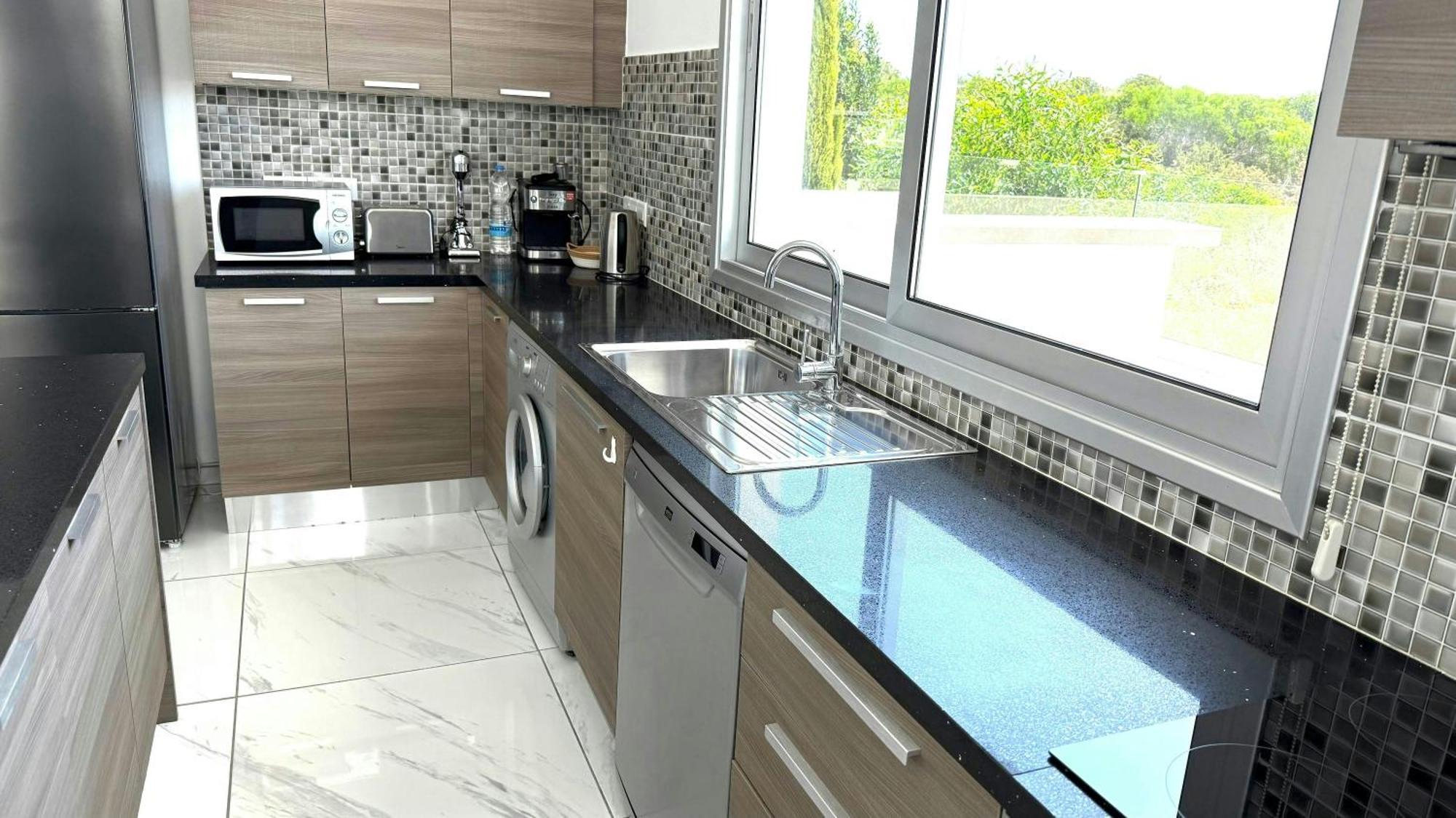 Toocoool - Elite Seaview Ayía Nápa